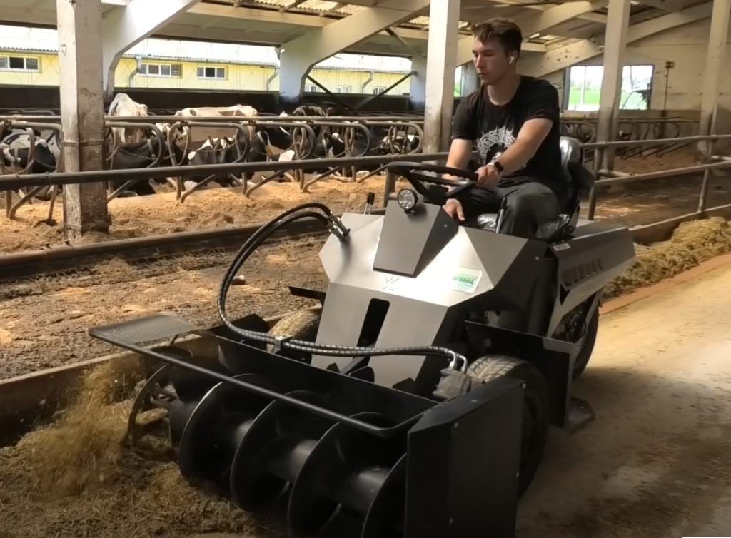 Подталкиватель корма «Кормилец»